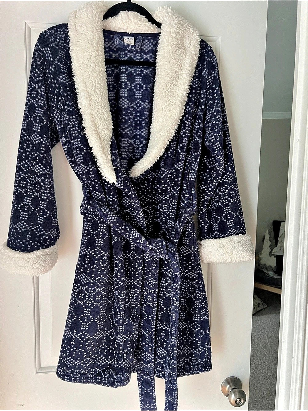 Ulta Beauty Cozy Plush Robe Blue & White Small/Medium